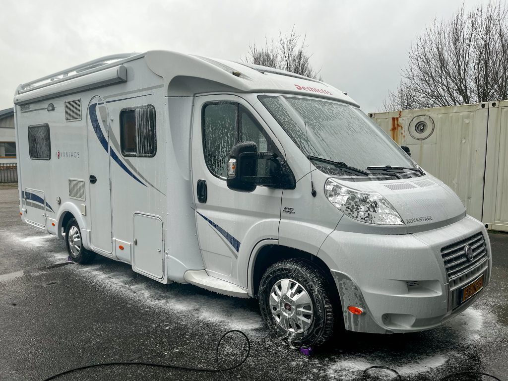 Dethleffs camper voor was behandeling
