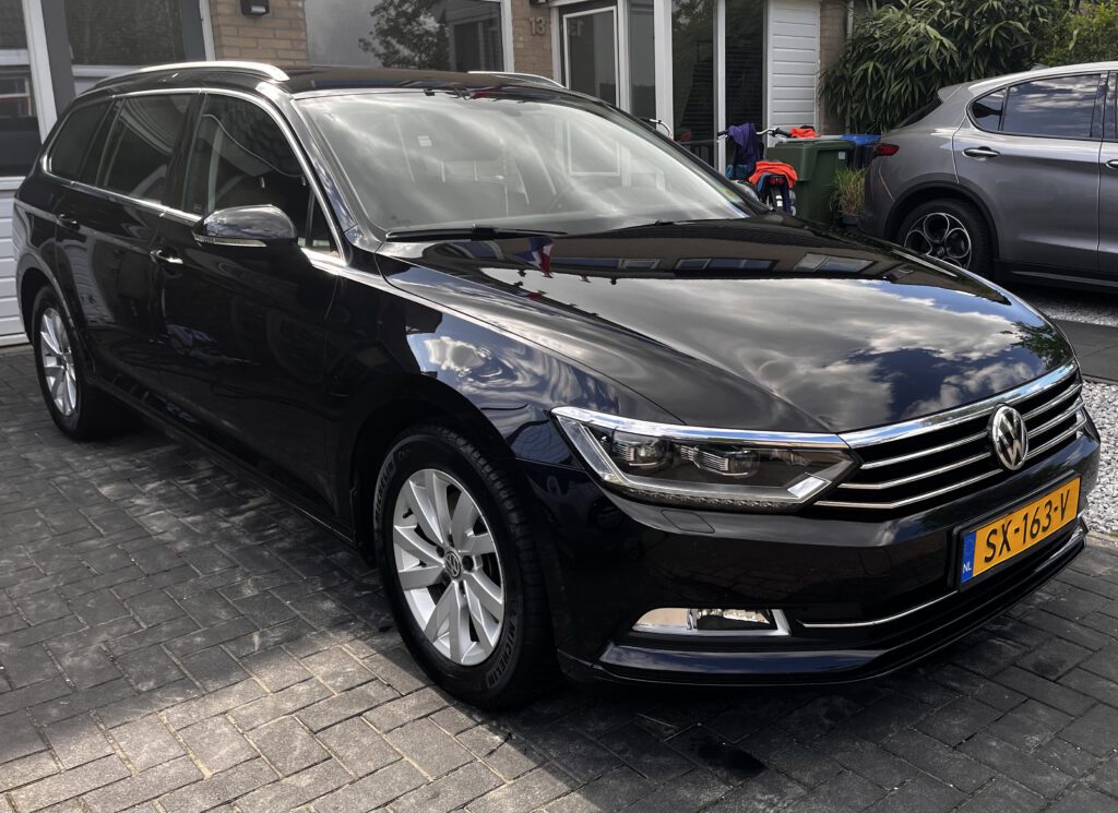 Volkswagen Passat — Showroom Exterieur
